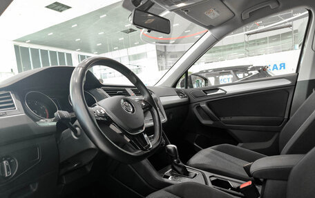Volkswagen Tiguan II, 2018 год, 2 390 000 рублей, 16 фотография