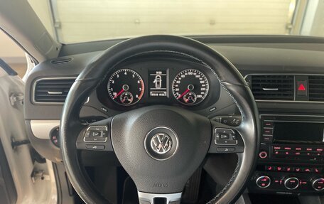 Volkswagen Jetta VI, 2013 год, 999 000 рублей, 12 фотография