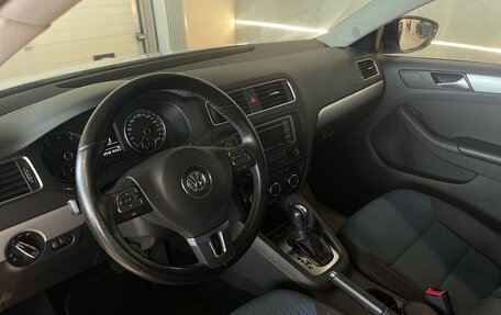 Volkswagen Jetta VI, 2013 год, 999 000 рублей, 13 фотография