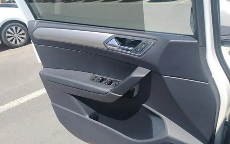 Volkswagen Touran III, 2022 год, 1 850 000 рублей, 4 фотография