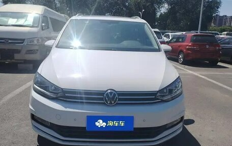 Volkswagen Touran III, 2022 год, 1 850 000 рублей, 3 фотография
