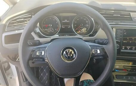 Volkswagen Touran III, 2022 год, 1 850 000 рублей, 5 фотография