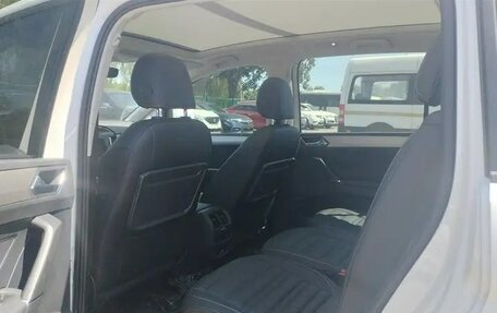 Volkswagen Touran III, 2022 год, 1 850 000 рублей, 8 фотография
