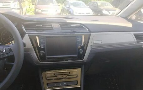 Volkswagen Touran III, 2022 год, 1 850 000 рублей, 10 фотография