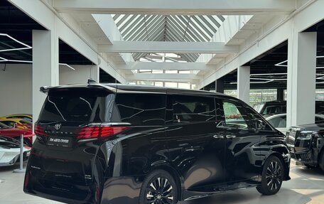 Toyota Alphard, 2024 год, 13 190 000 рублей, 10 фотография