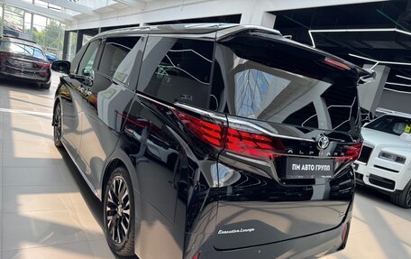 Toyota Alphard, 2024 год, 13 190 000 рублей, 15 фотография