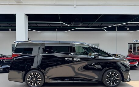 Toyota Alphard, 2024 год, 13 190 000 рублей, 8 фотография