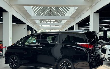 Toyota Alphard, 2024 год, 13 190 000 рублей, 11 фотография
