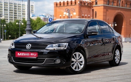 Volkswagen Jetta VI, 2013 год, 1 530 000 рублей, 2 фотография