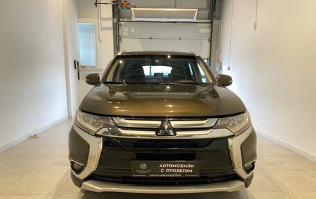 Mitsubishi Outlander III рестайлинг 3, 2015 год, 1 975 000 рублей, 2 фотография