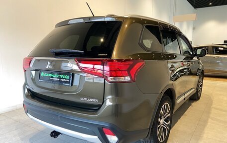 Mitsubishi Outlander III рестайлинг 3, 2015 год, 1 975 000 рублей, 4 фотография
