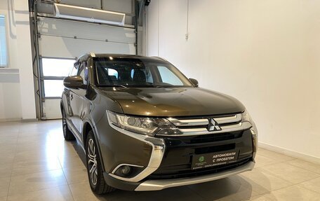 Mitsubishi Outlander III рестайлинг 3, 2015 год, 1 975 000 рублей, 3 фотография