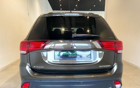 Mitsubishi Outlander III рестайлинг 3, 2015 год, 1 975 000 рублей, 5 фотография