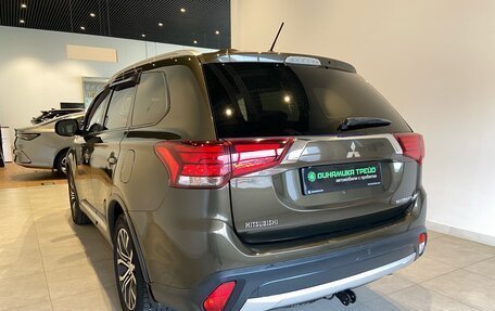 Mitsubishi Outlander III рестайлинг 3, 2015 год, 1 975 000 рублей, 6 фотография