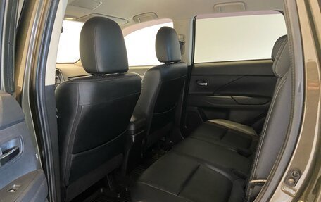 Mitsubishi Outlander III рестайлинг 3, 2015 год, 1 975 000 рублей, 9 фотография