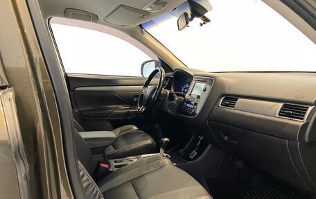 Mitsubishi Outlander III рестайлинг 3, 2015 год, 1 975 000 рублей, 19 фотография