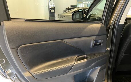 Mitsubishi Outlander III рестайлинг 3, 2015 год, 1 975 000 рублей, 8 фотография