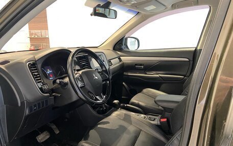 Mitsubishi Outlander III рестайлинг 3, 2015 год, 1 975 000 рублей, 11 фотография