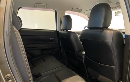 Mitsubishi Outlander III рестайлинг 3, 2015 год, 1 975 000 рублей, 21 фотография