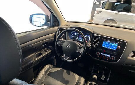 Mitsubishi Outlander III рестайлинг 3, 2015 год, 1 975 000 рублей, 23 фотография
