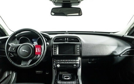 Jaguar XE I рестайлинг, 2015 год, 1 749 898 рублей, 13 фотография