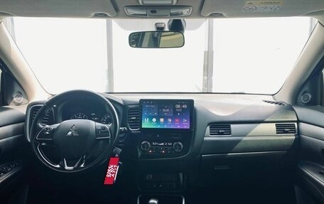 Mitsubishi Outlander III рестайлинг 3, 2017 год, 2 090 000 рублей, 12 фотография