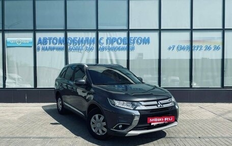 Mitsubishi Outlander III рестайлинг 3, 2017 год, 2 090 000 рублей, 6 фотография
