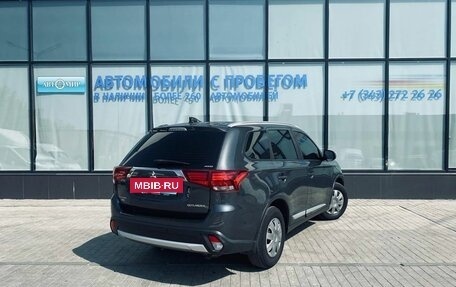 Mitsubishi Outlander III рестайлинг 3, 2017 год, 2 090 000 рублей, 4 фотография