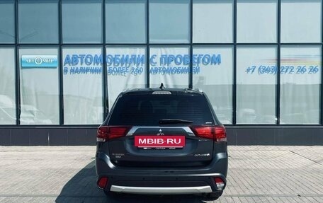 Mitsubishi Outlander III рестайлинг 3, 2017 год, 2 090 000 рублей, 3 фотография