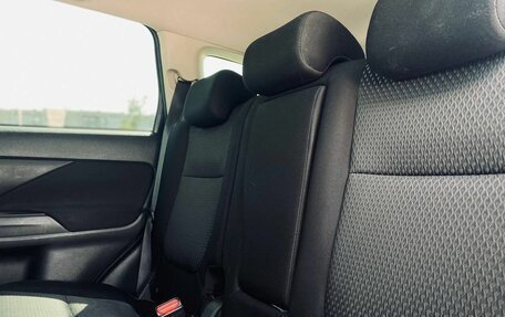 Mitsubishi Outlander III рестайлинг 3, 2017 год, 2 090 000 рублей, 16 фотография