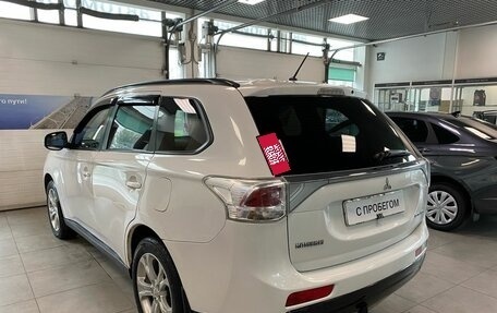 Mitsubishi Outlander III рестайлинг 3, 2013 год, 849 000 рублей, 4 фотография
