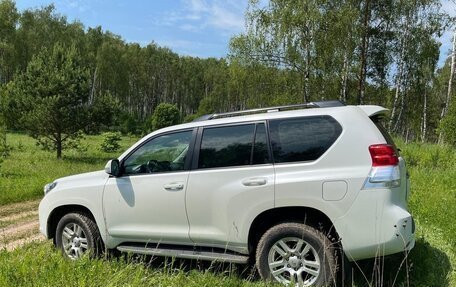 Toyota Land Cruiser Prado 150 рестайлинг 2, 2011 год, 3 100 000 рублей, 2 фотография