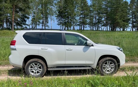 Toyota Land Cruiser Prado 150 рестайлинг 2, 2011 год, 3 100 000 рублей, 15 фотография