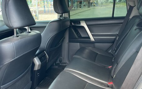 Toyota Land Cruiser Prado 150 рестайлинг 2, 2011 год, 3 100 000 рублей, 26 фотография