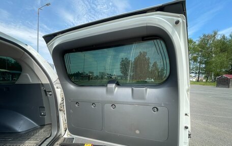 Toyota Land Cruiser Prado 150 рестайлинг 2, 2011 год, 3 100 000 рублей, 30 фотография