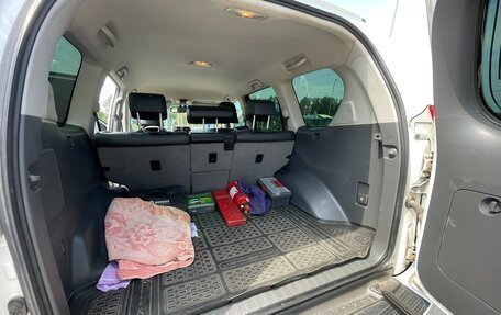 Toyota Land Cruiser Prado 150 рестайлинг 2, 2011 год, 3 100 000 рублей, 29 фотография