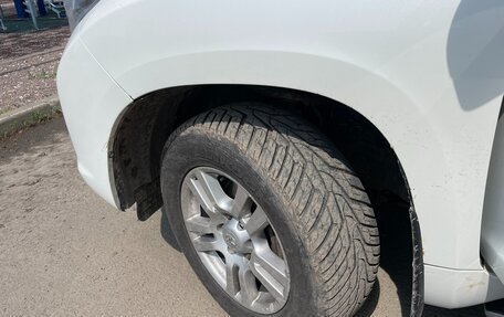 Toyota Land Cruiser Prado 150 рестайлинг 2, 2011 год, 3 100 000 рублей, 35 фотография