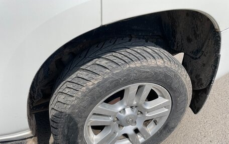 Toyota Land Cruiser Prado 150 рестайлинг 2, 2011 год, 3 100 000 рублей, 34 фотография