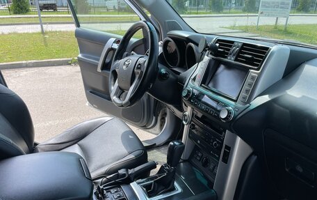 Toyota Land Cruiser Prado 150 рестайлинг 2, 2011 год, 3 100 000 рублей, 32 фотография