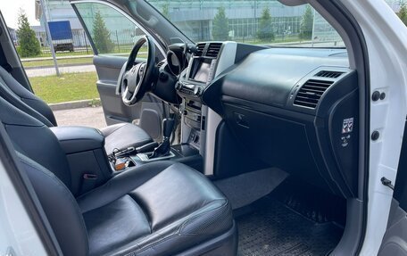 Toyota Land Cruiser Prado 150 рестайлинг 2, 2011 год, 3 100 000 рублей, 31 фотография