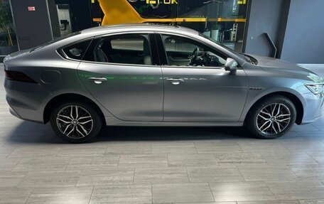 BYD Qin, 2023 год, 2 500 000 рублей, 8 фотография