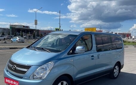 Hyundai Grand Starex Grand Starex I рестайлинг 2, 2011 год, 1 830 000 рублей, 2 фотография