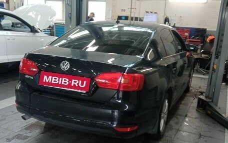 Volkswagen Jetta VI, 2013 год, 750 000 рублей, 3 фотография