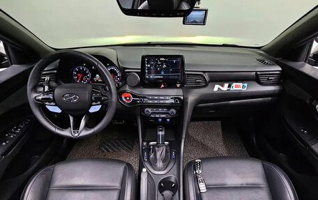 Hyundai Veloster II, 2022 год, 1 300 000 рублей, 7 фотография
