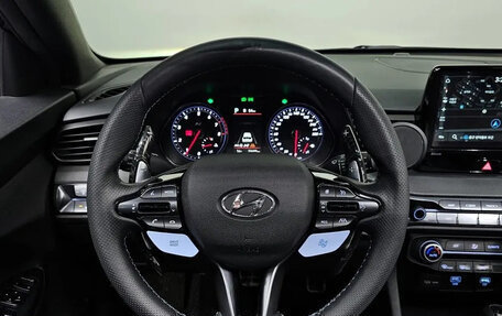 Hyundai Veloster II, 2022 год, 1 300 000 рублей, 13 фотография