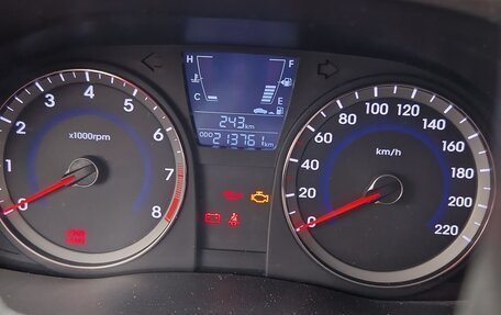 Hyundai Solaris II рестайлинг, 2011 год, 620 000 рублей, 8 фотография