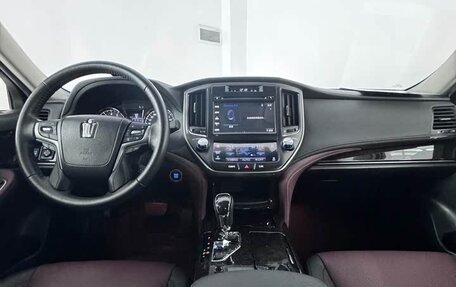 Toyota Crown, 2019 год, 2 650 000 рублей, 8 фотография