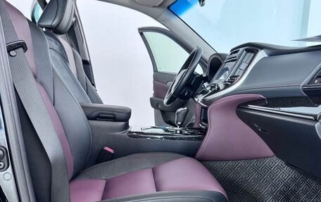 Toyota Crown, 2019 год, 2 650 000 рублей, 14 фотография