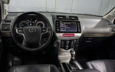 Toyota Land Cruiser Prado 150 рестайлинг 2, 2021 год, 8 100 000 рублей, 6 фотография