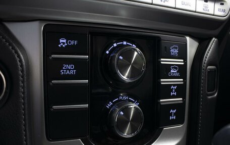 Toyota Land Cruiser Prado 150 рестайлинг 2, 2021 год, 8 100 000 рублей, 16 фотография